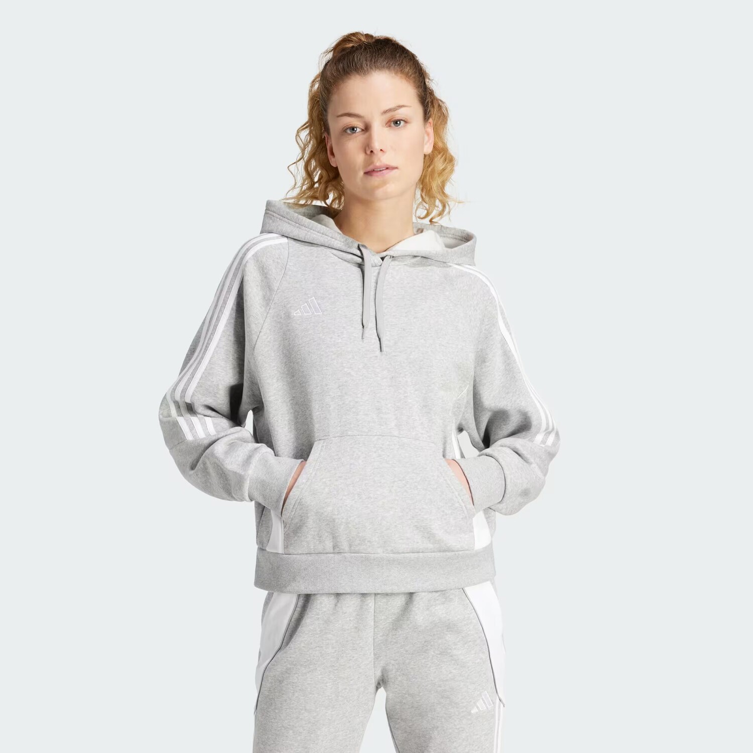 Толстовка с капюшоном Tiro 24 Adidas, цвет Medium Grey Heather/White
Толстовка с капюшоном Tiro 24 Adidas, цвет Medium Grey Heather/White