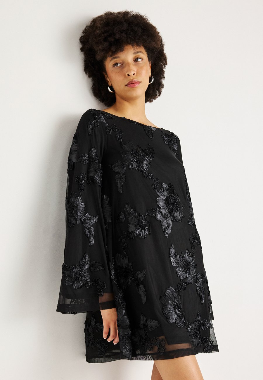 Платье Gina Tricot WIDE FLOWY MINI DRESS, Black
Платье Gina Tricot WIDE FLOWY MINI DRESS, Black