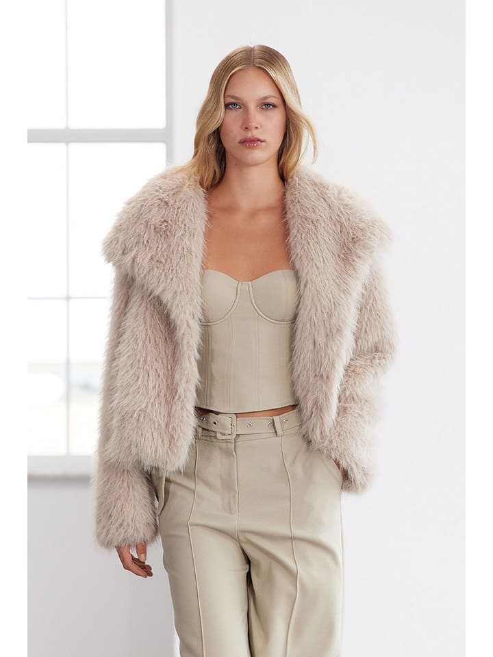 Trendyol Куртка переходного цвета бежевого цвета
Trendyol Куртка переходного цвета бежевого цвета