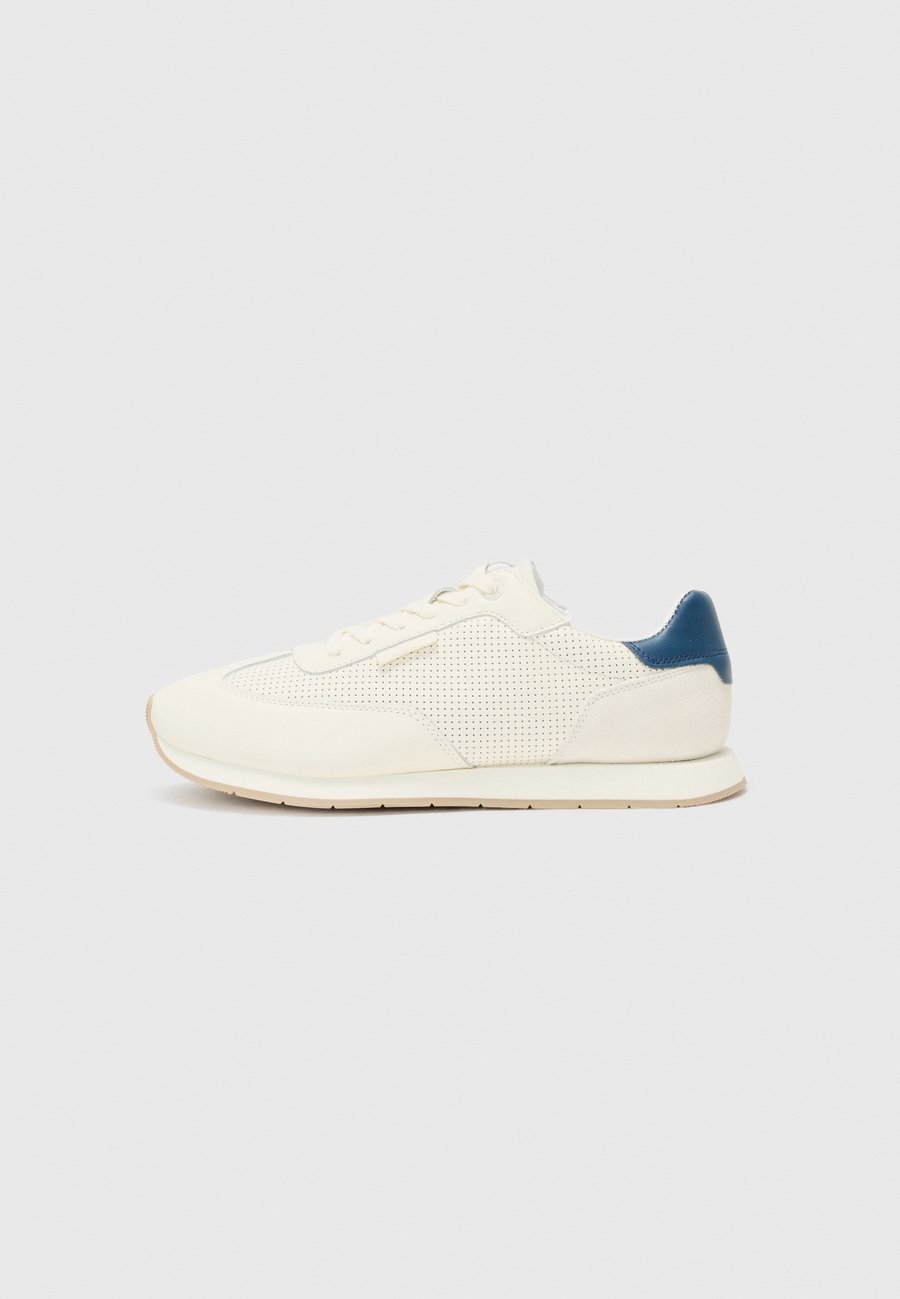 Кроссовки Calvin Klein LOW PROF RUNN, Bright White/Moonlit Ocean/White
Кроссовки Calvin Klein LOW PROF RUNN, Bright White/Moonlit Ocean/White