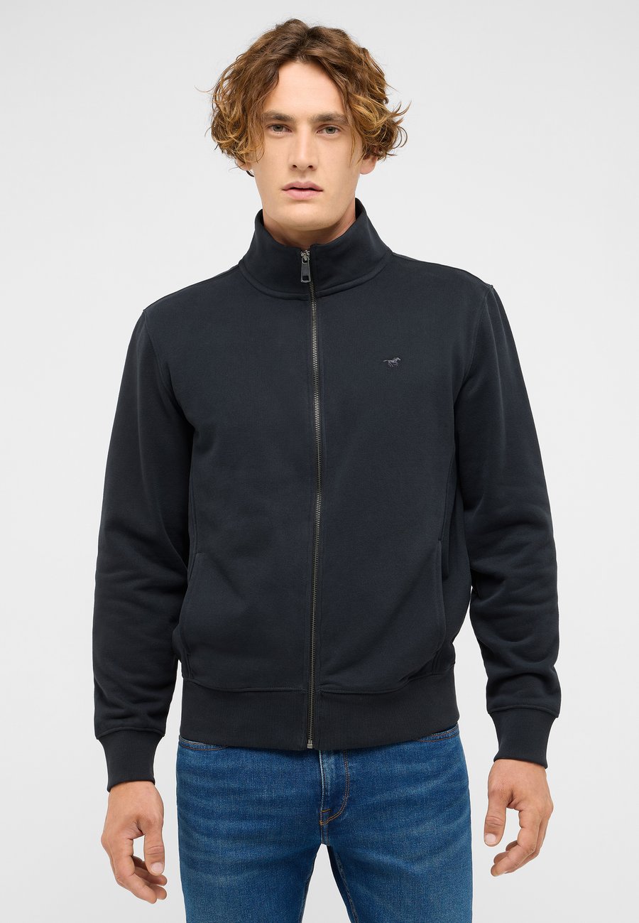 Толстовка Mustang STYLE DILLON, Schwarz/Mottled Black, Черный, Толстовка Mustang STYLE DILLON, Schwarz/Mottled Black
Толстовка Mustang STYLE DILLON, Schwarz/Mottled Black, Черный, Толстовка Mustang STYLE DILLON, Schwarz/Mottled Black