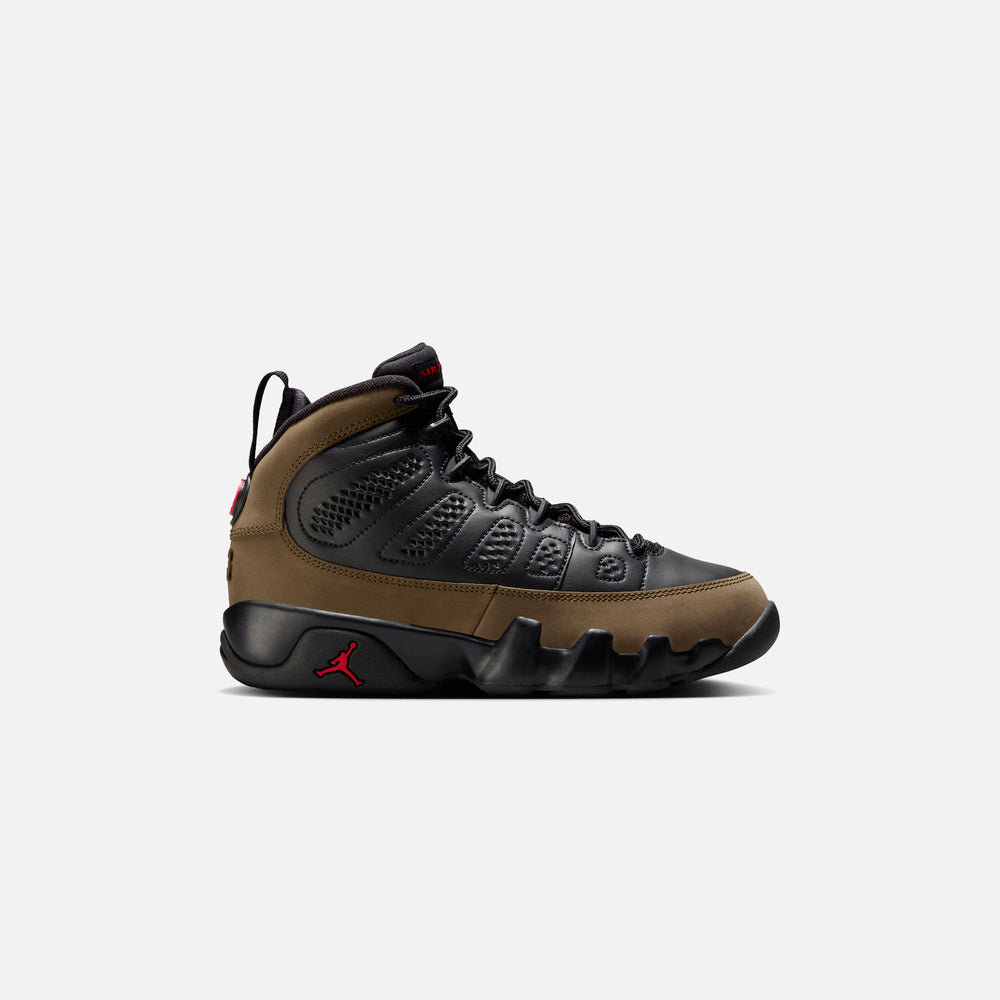 Кроссовки Jordan GS Air Jordan 9 Retro, цвет Black/Light Olive/Varsity Red
Кроссовки Jordan GS Air Jordan 9 Retro, цвет Black/Light Olive/Varsity Red