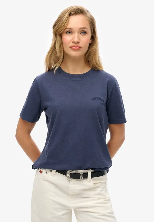 Базовая футболка с логотипом essential, с эффектом потертости. Superdry & Co, Lauren Navy, Синий, Базовая футболка с логотипом essential, с эффектом потертости. Superdry & Co, Lauren Navy
Базовая футболка с логотипом essential, с эффектом потертости. Superdry & Co, Lauren Navy, Синий, Базовая футболка с логотипом essential, с эффектом потертости. Superdry & Co, Lauren Navy