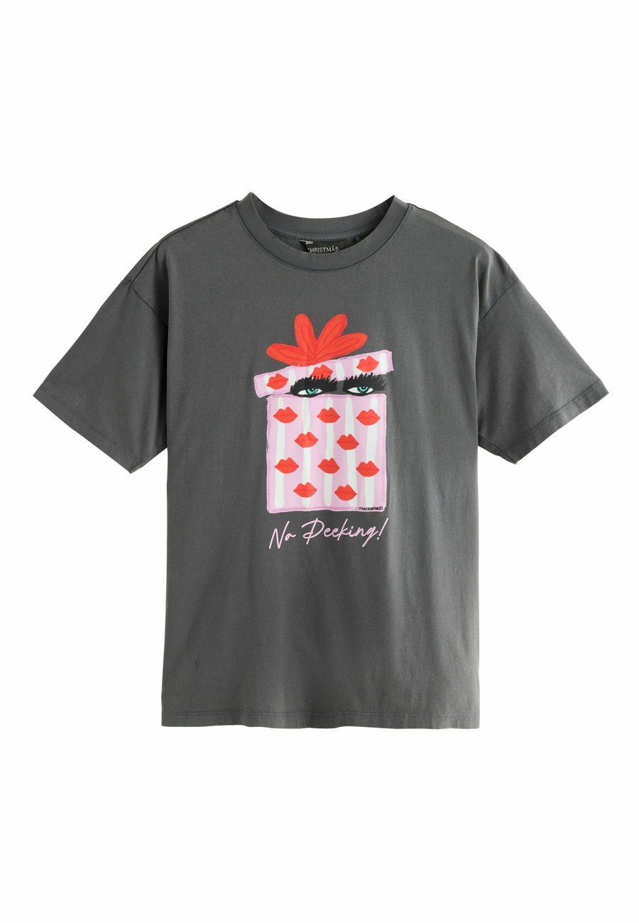 Футболка Next NO PEEKING KENDRA DANDY CHRISTMAS GRAPHIC CREW NECK , Grey, Серый, Футболка Next NO PEEKING KENDRA DANDY CHRISTMAS GRAPHIC CREW NECK , Grey
Футболка Next NO PEEKING KENDRA DANDY CHRISTMAS GRAPHIC CREW NECK , Grey, Серый, Футболка Next NO PEEKING KENDRA DANDY CHRISTMAS GRAPHIC CREW NECK , Grey