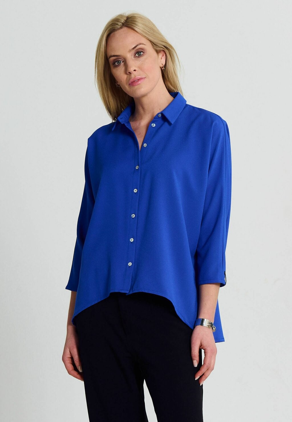 Блузка на пуговицах FOUCAULT Jascha Stockholm, синий
Блузка на пуговицах FOUCAULT Jascha Stockholm, синий