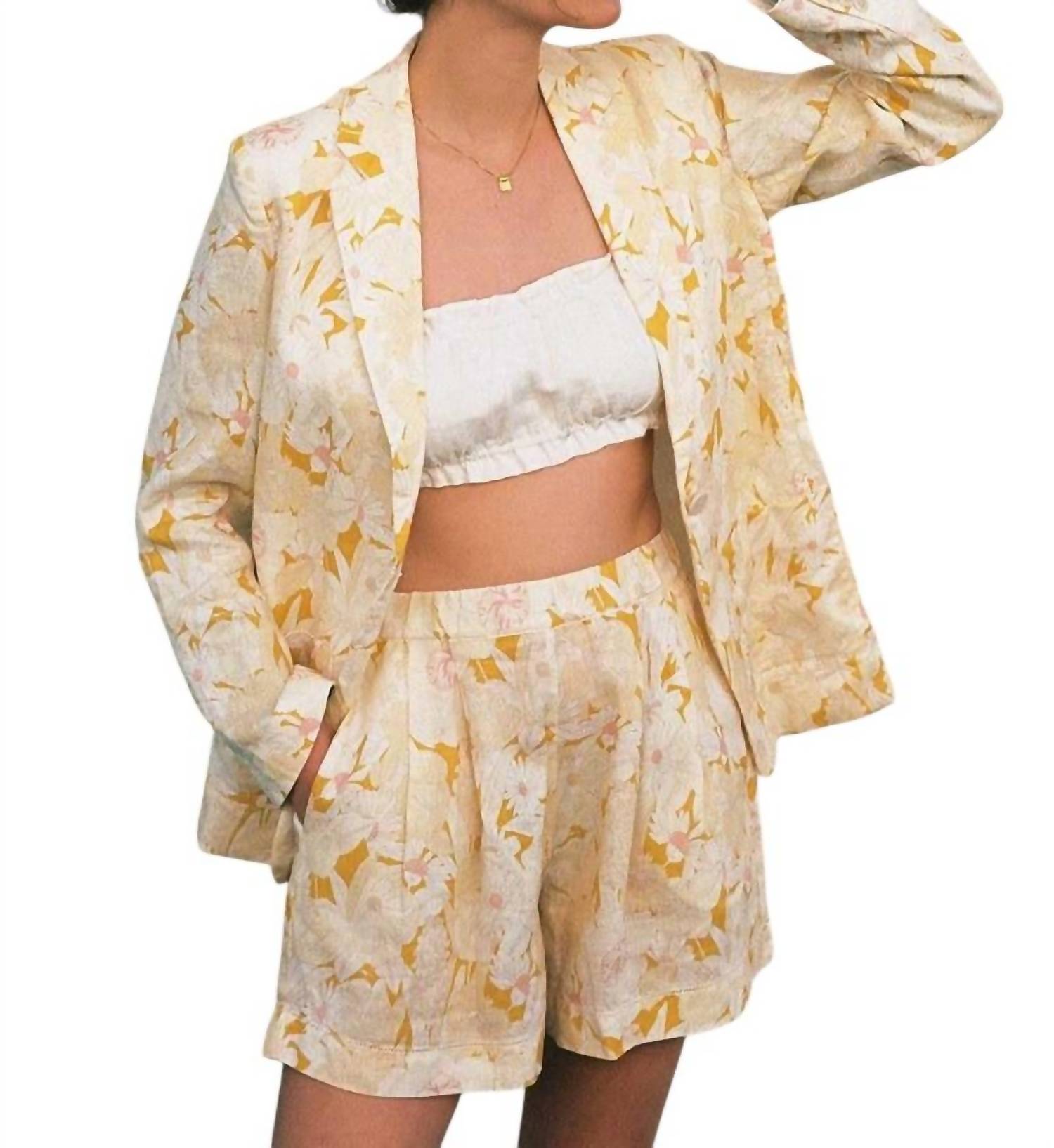 Блейзер Theo в медовом цветочном принте TROVATA, Honey Flora
Блейзер Theo в медовом цветочном принте TROVATA, Honey Flora