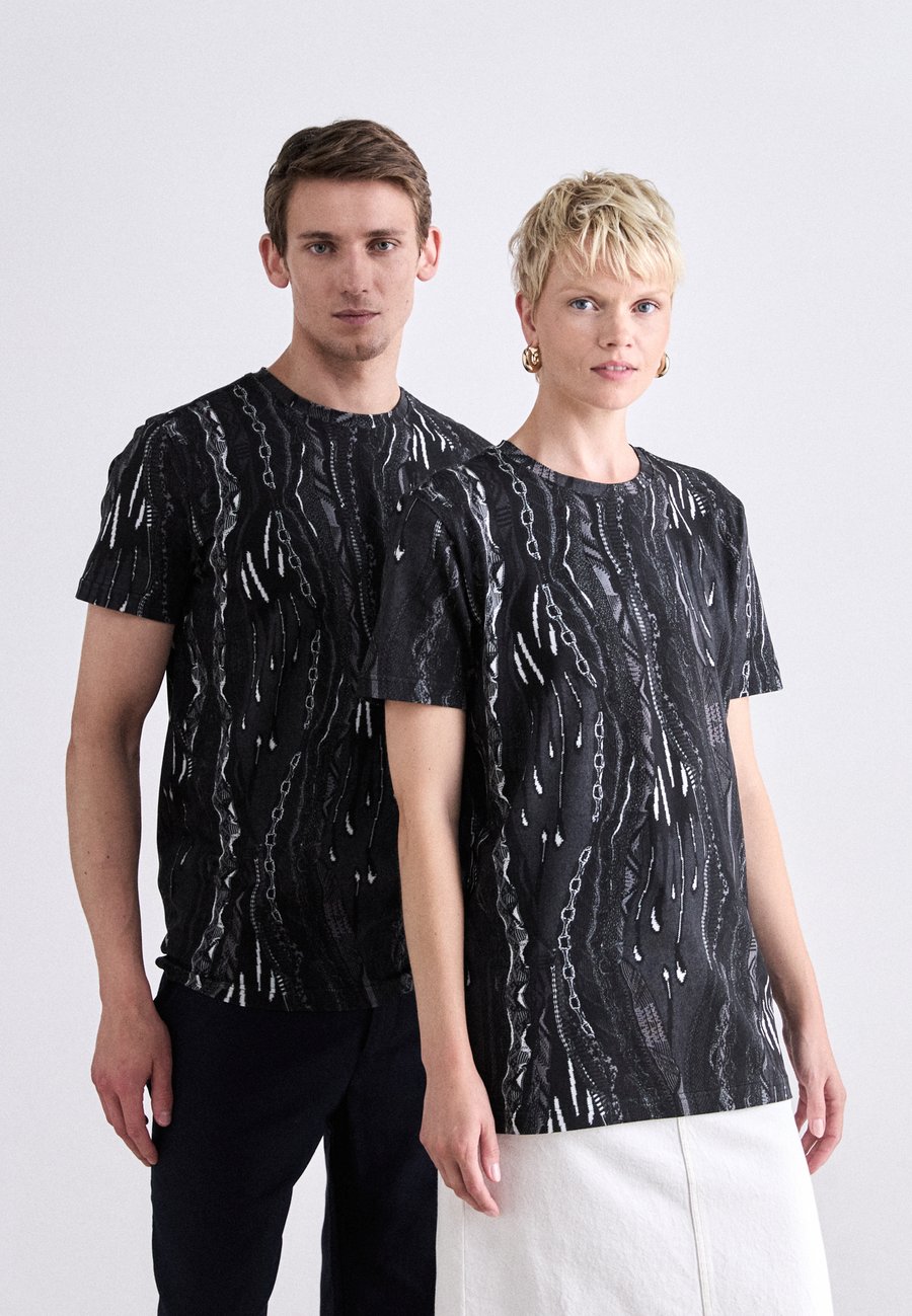 Футболка Carlo Colucci UNISEX, Black
Футболка Carlo Colucci UNISEX, Black