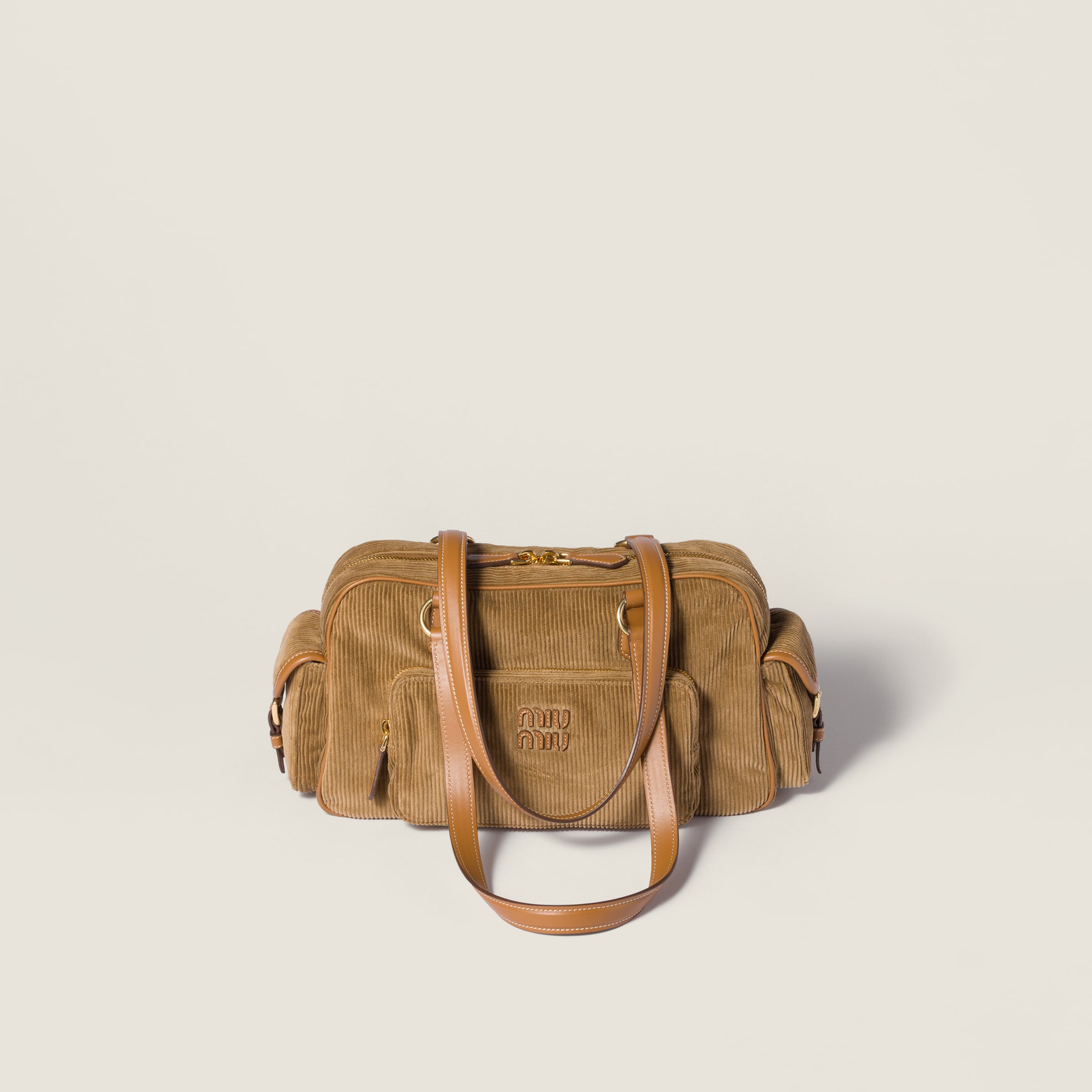 Сумка-тоут с ручкой и карманом из вельвета MIU MIU, корица
Сумка-тоут с ручкой и карманом из вельвета MIU MIU, корица