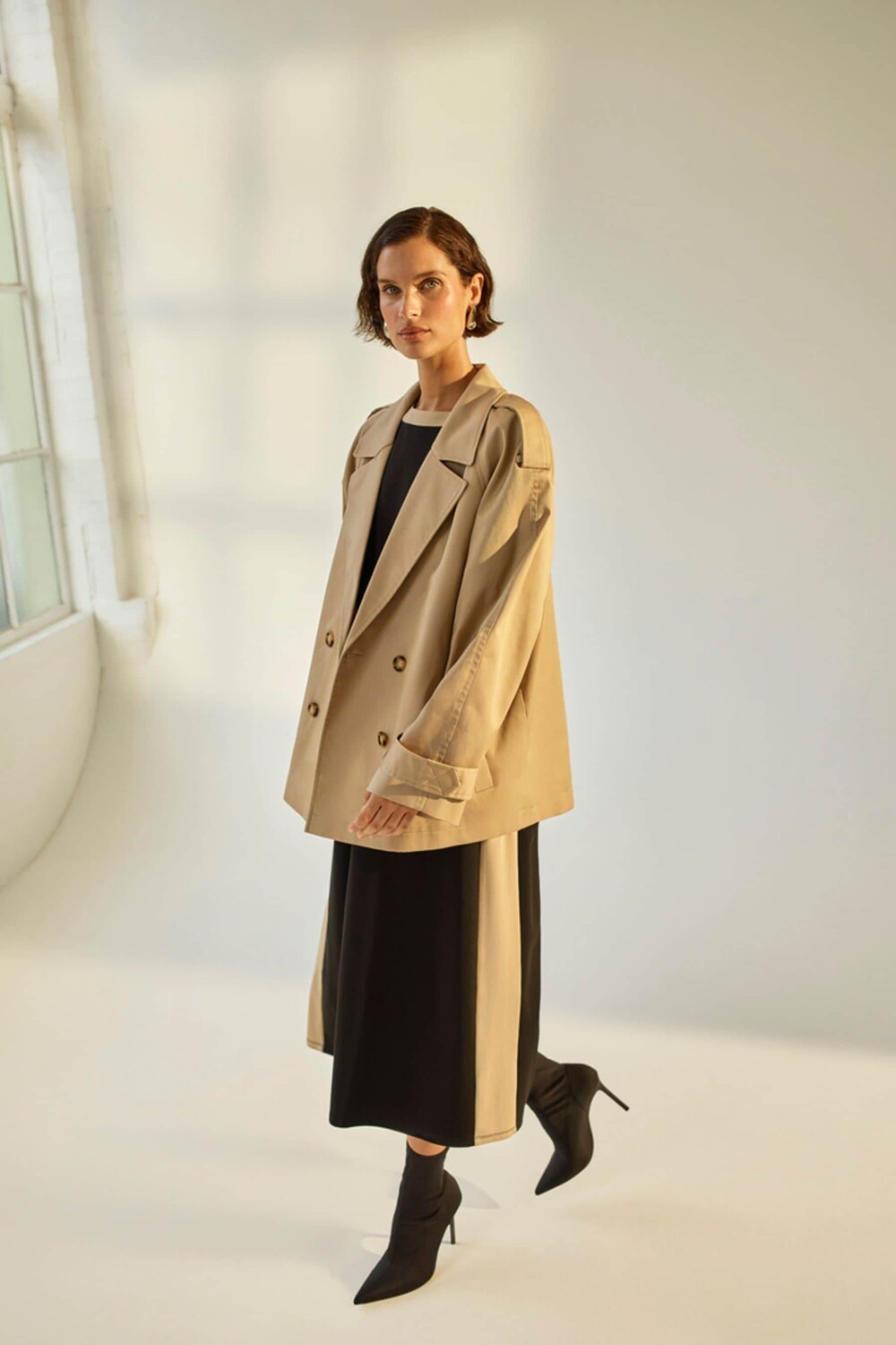 Платье миди Diya из джерси «летучая мышь» Monsoon, черный 
Платье миди Diya из джерси «летучая мышь» Monsoon, черный