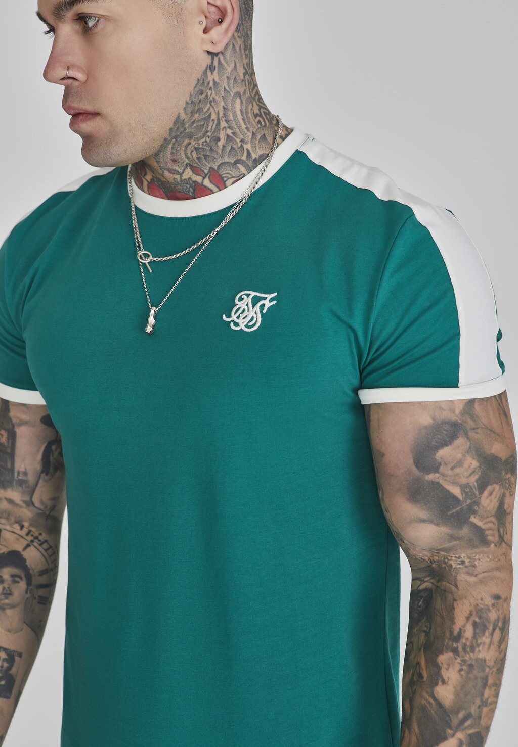 Футболка с набивным рисунком Ringer SIKSILK, зеленая 
Футболка с набивным рисунком Ringer SIKSILK, зеленая