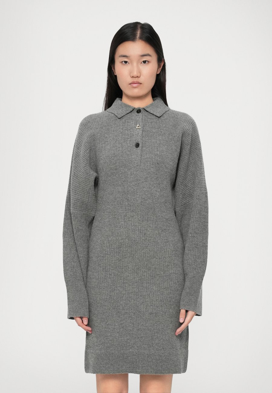 Платье AERON DESERT DRESS, Grey Melange/Grey
Платье AERON DESERT DRESS, Grey Melange/Grey
