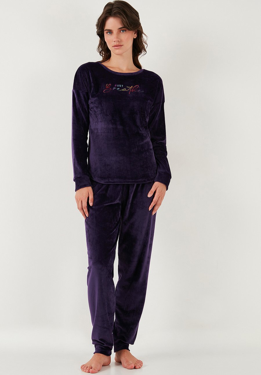 Пижамный комплект LELA REGULAR FIT SET, Dark Purple
Пижамный комплект LELA REGULAR FIT SET, Dark Purple