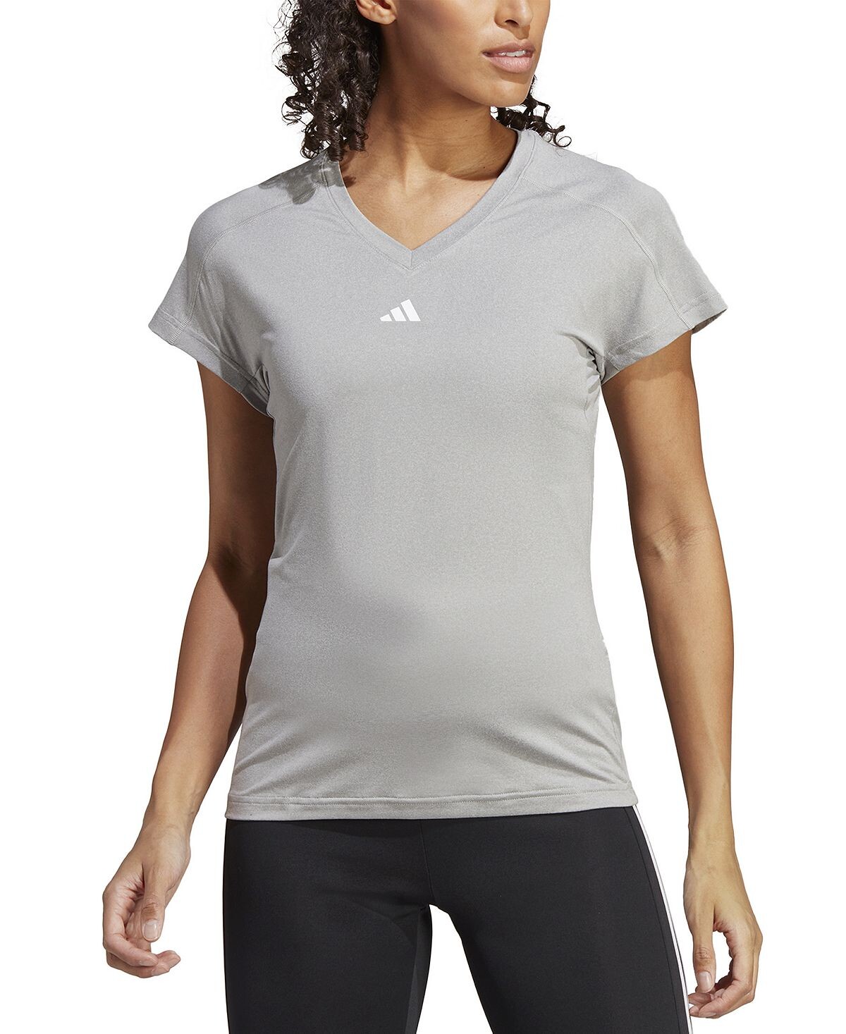 Женская футболка с v-образным вырезом и логотипом Training Essentials adidas
Женская футболка с v-образным вырезом и логотипом Training Essentials adidas