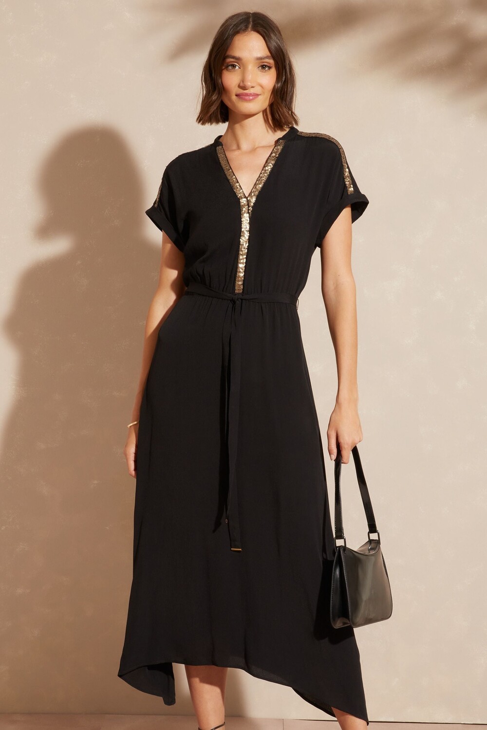 Платье миди с короткими рукавами и отделкой пайетками и короткими рукавами Love & Roses, черный
Платье миди с короткими рукавами и отделкой пайетками и короткими рукавами Love & Roses, черный