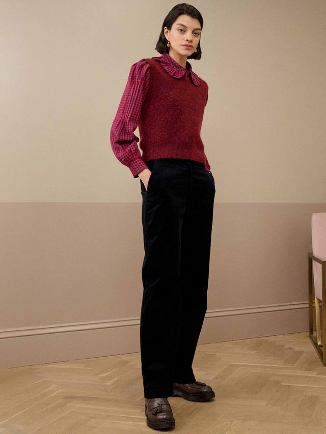 Топ с V-образным вырезом из смесовой шерсти альпака и мериноса Brora, Hawthorn
Топ с V-образным вырезом из смесовой шерсти альпака и мериноса Brora, Hawthorn