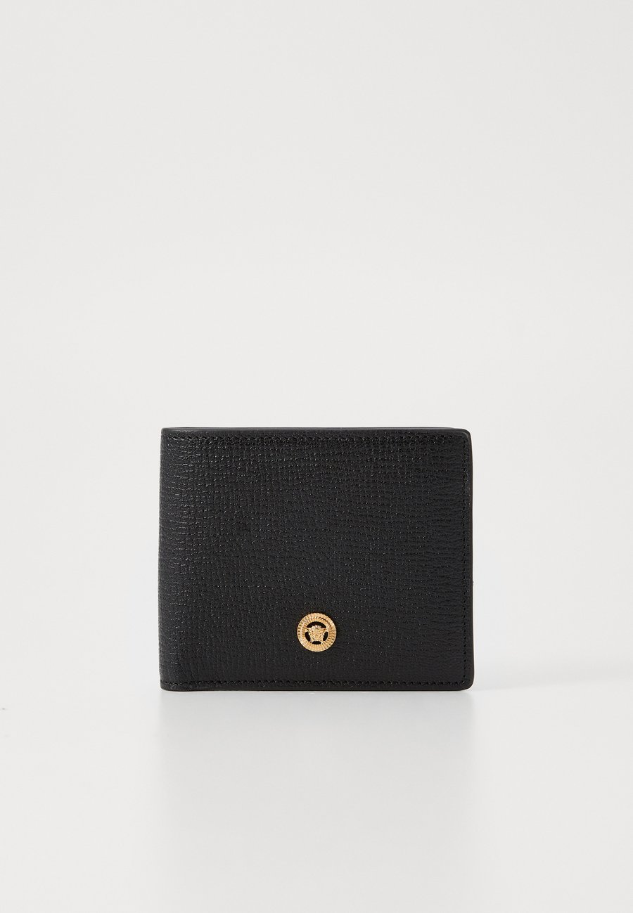 Кошелек Versace BI FOLD WALLET UNISEX, Black/Gold-Coloured/Black
Кошелек Versace BI FOLD WALLET UNISEX, Black/Gold-Coloured/Black