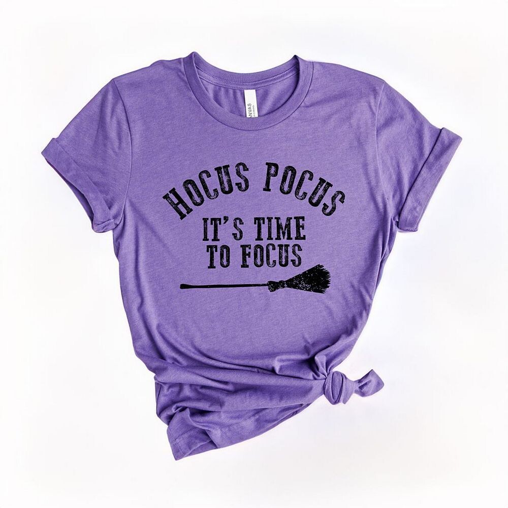 Футболка с короткими рукавами и рисунком Hocus Pocus It's Time To Focus Simply Sage Market, цвет Grape
Футболка с короткими рукавами и рисунком Hocus Pocus It's Time To Focus Simply Sage Market, цвет Grape