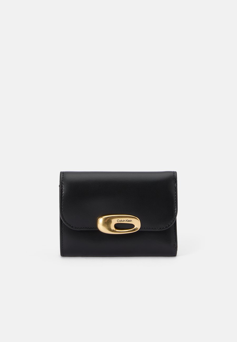 Кошелек Calvin Klein HARDWARE TRIFOLD WITH ZIP POCKET, Black
Кошелек Calvin Klein HARDWARE TRIFOLD WITH ZIP POCKET, Black