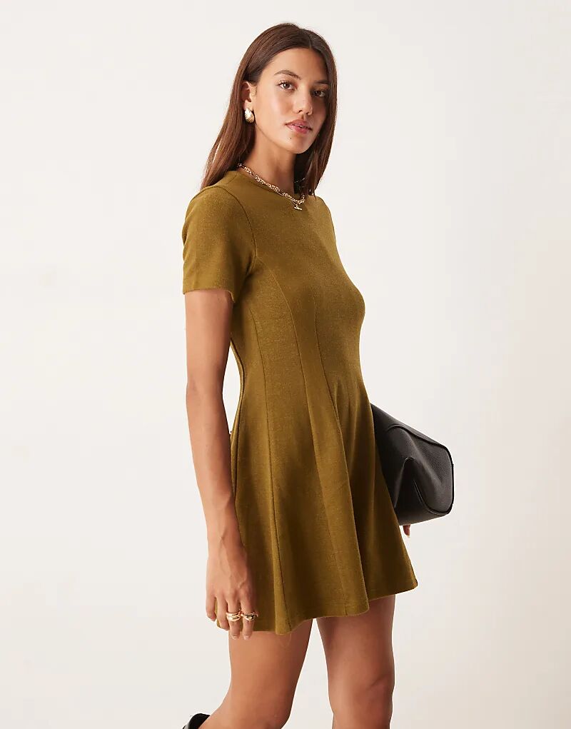 Супермягкое мини-платье с короткими рукавами и расклешенным кроем ASOS DESIGN оливкового цвета
Супермягкое мини-платье с короткими рукавами и расклешенным кроем ASOS DESIGN оливкового цвета