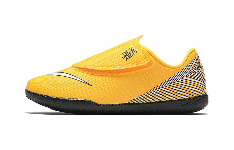 Детские футбольные бутсы Nike BP
Детские футбольные бутсы Nike BP