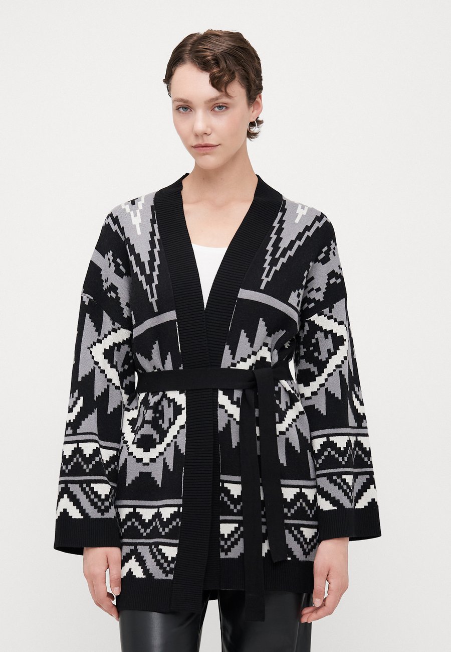 Кардиган ONLY Tall ONLFRIDA LIFE OPEN, Black/Ultimate Grey/Birch/Black
Кардиган ONLY Tall ONLFRIDA LIFE OPEN, Black/Ultimate Grey/Birch/Black