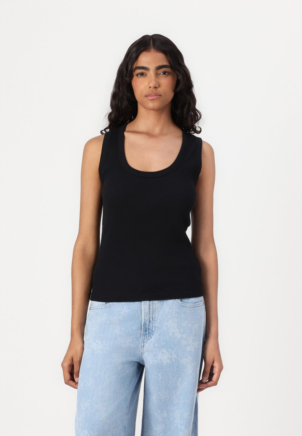 Топ SCOOP GAP, черный
Топ SCOOP GAP, черный