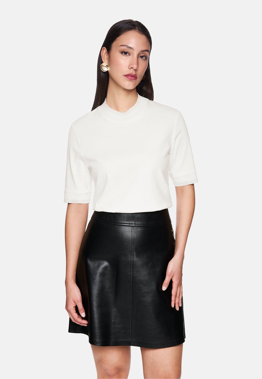 Футболка Marc Cain Basic T-shirt, Off White/White
Футболка Marc Cain Basic T-shirt, Off White/White