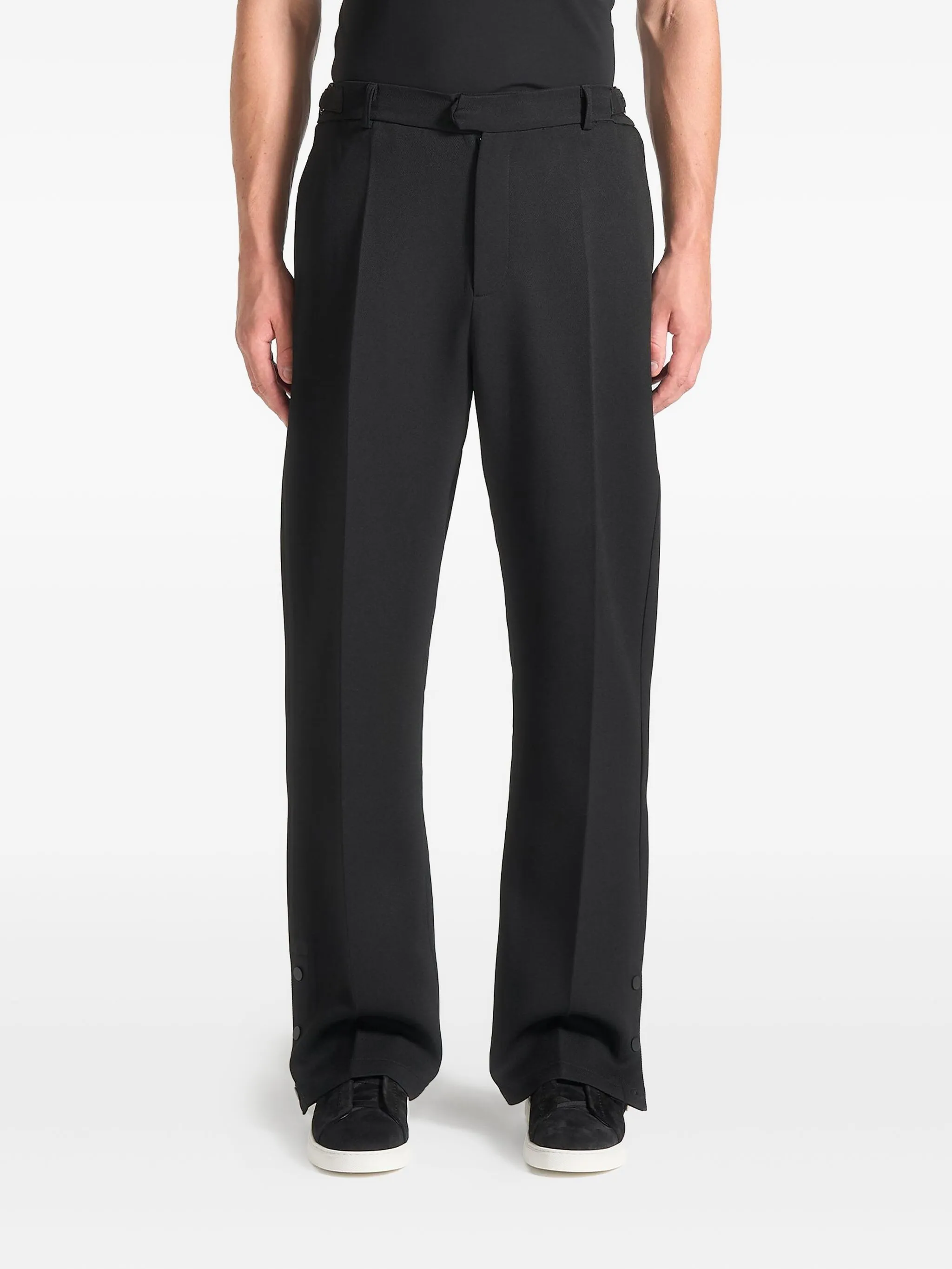 Брюки Boris строгого кроя с манжетами на пуговицах Manière De Voir, черный
Брюки Boris строгого кроя с манжетами на пуговицах Manière De Voir, черный