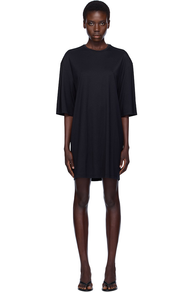 Расслабленное мини-платье-футболка Toteme, черный
Расслабленное мини-платье-футболка Toteme, черный
