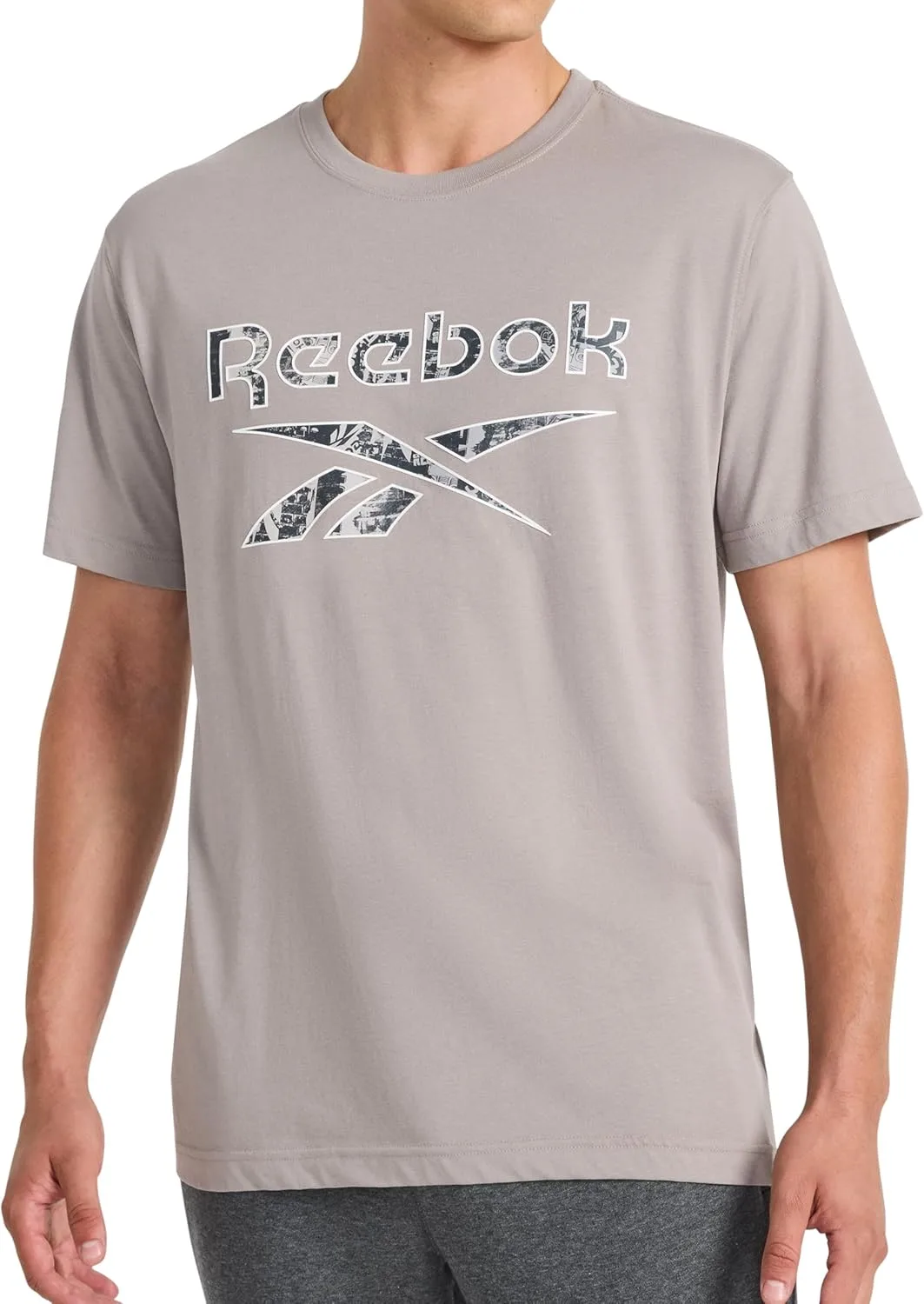 Футболка Reebok с принтом, стандартный крой, легкая ткань
Футболка Reebok с принтом, стандартный крой, легкая ткань