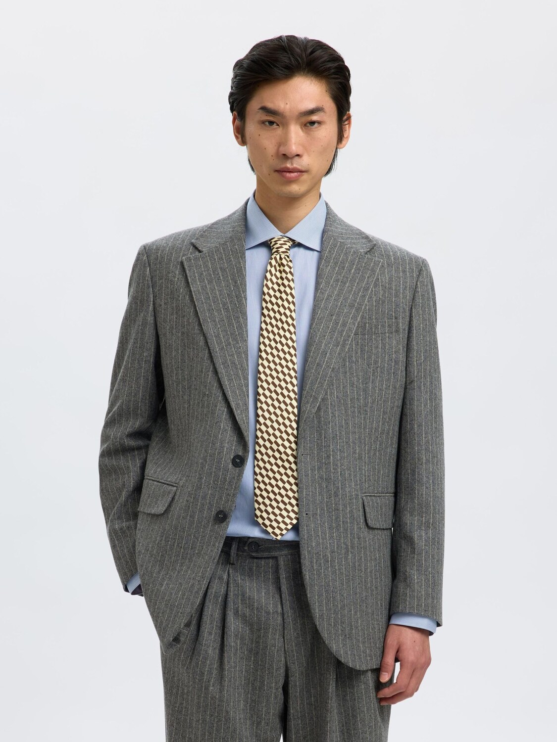 SELECTED Пиджак Regular fit в светло-сером, крапчато-сером цвете
SELECTED Пиджак Regular fit в светло-сером, крапчато-сером цвете