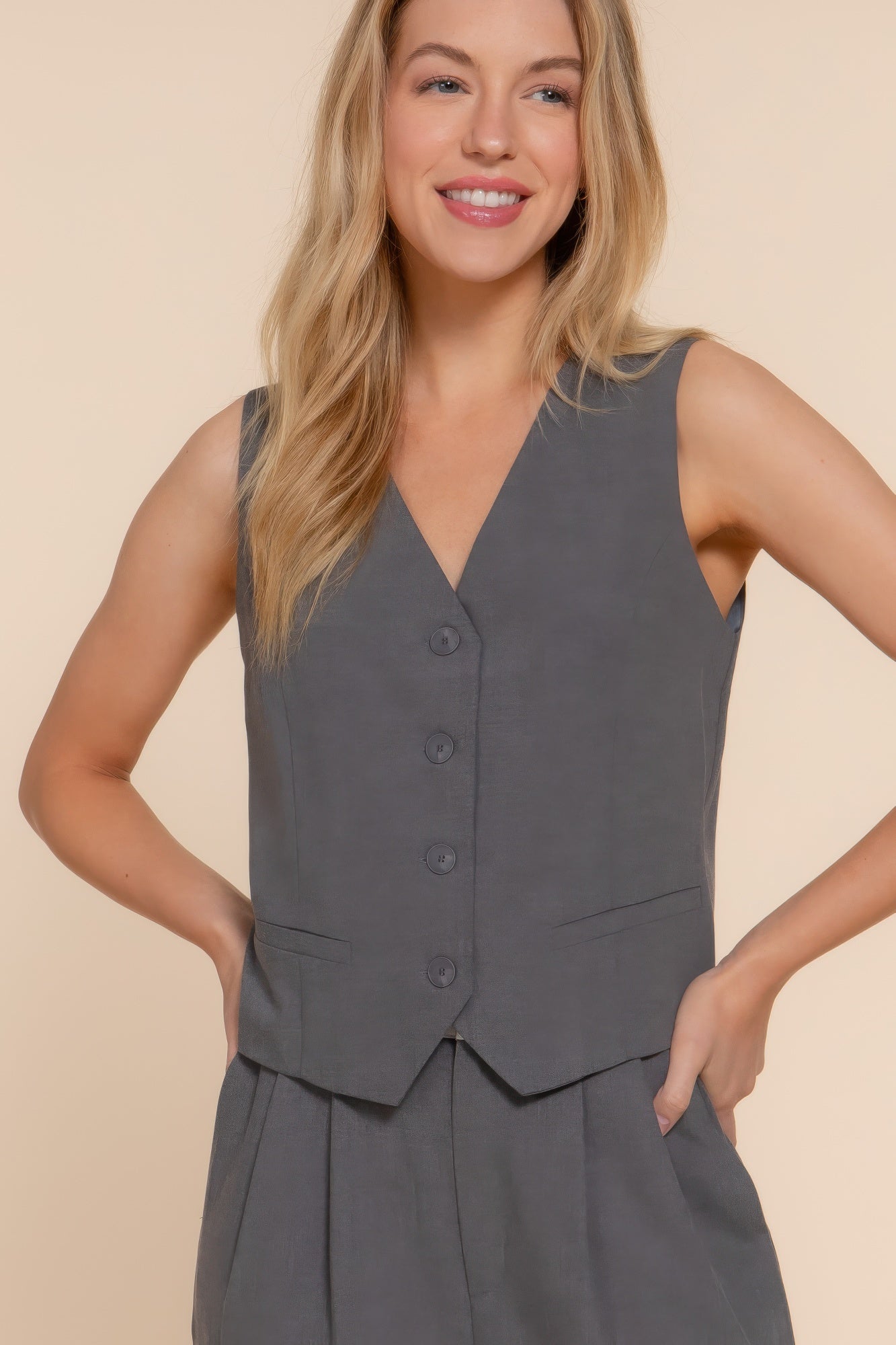 FASHNZFAB жилет с V-образным вырезом и застежкой на пуговицы спереди, цвет heather charcoal
FASHNZFAB жилет с V-образным вырезом и застежкой на пуговицы спереди, цвет heather charcoal