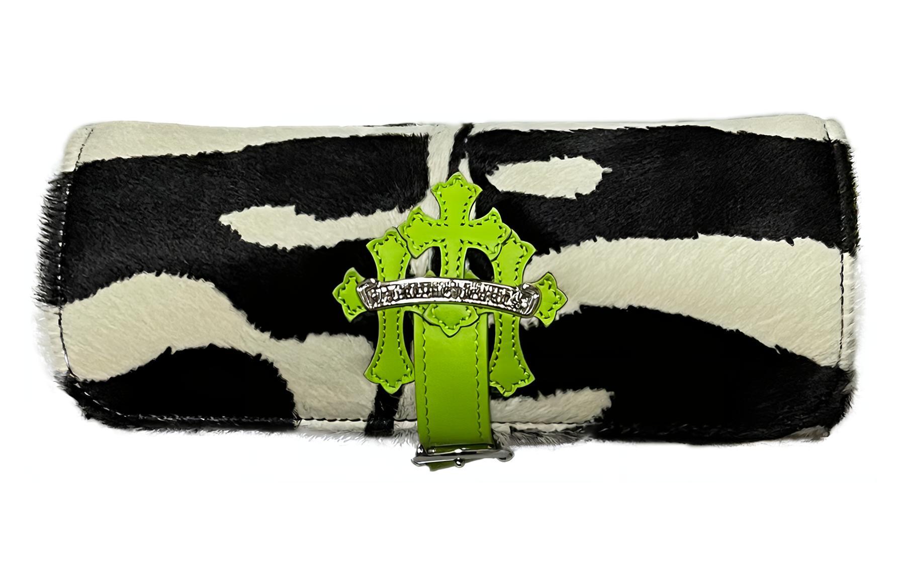 Chrome Hearts Плюшевый чехол для часов и украшений унисекс черно-бело-зеленый
Chrome Hearts Плюшевый чехол для часов и украшений унисекс черно-бело-зеленый