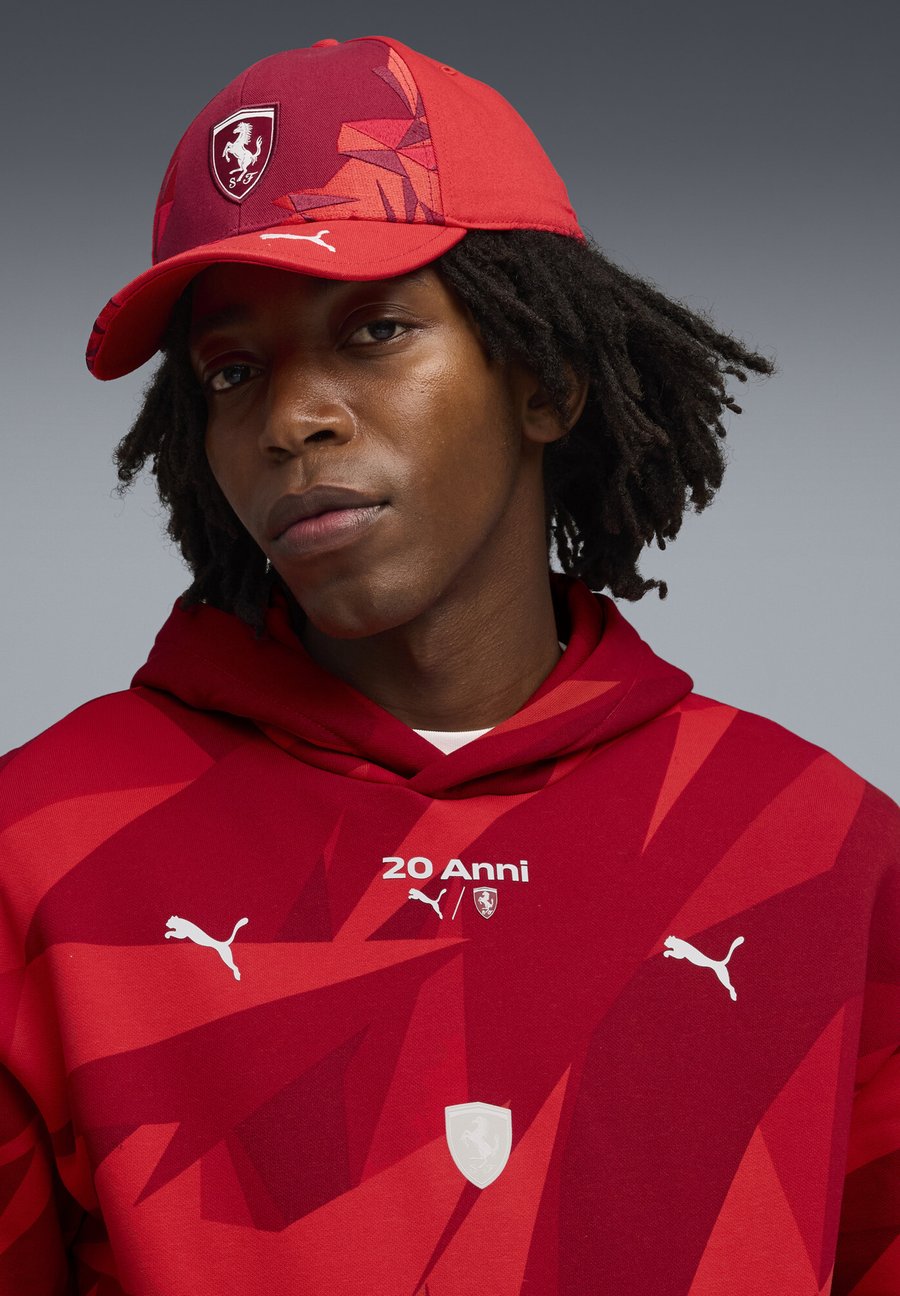 Бейсболка Puma SCUDERIA FERRARI HP 20 YEARS, Red
Бейсболка Puma SCUDERIA FERRARI HP 20 YEARS, Red