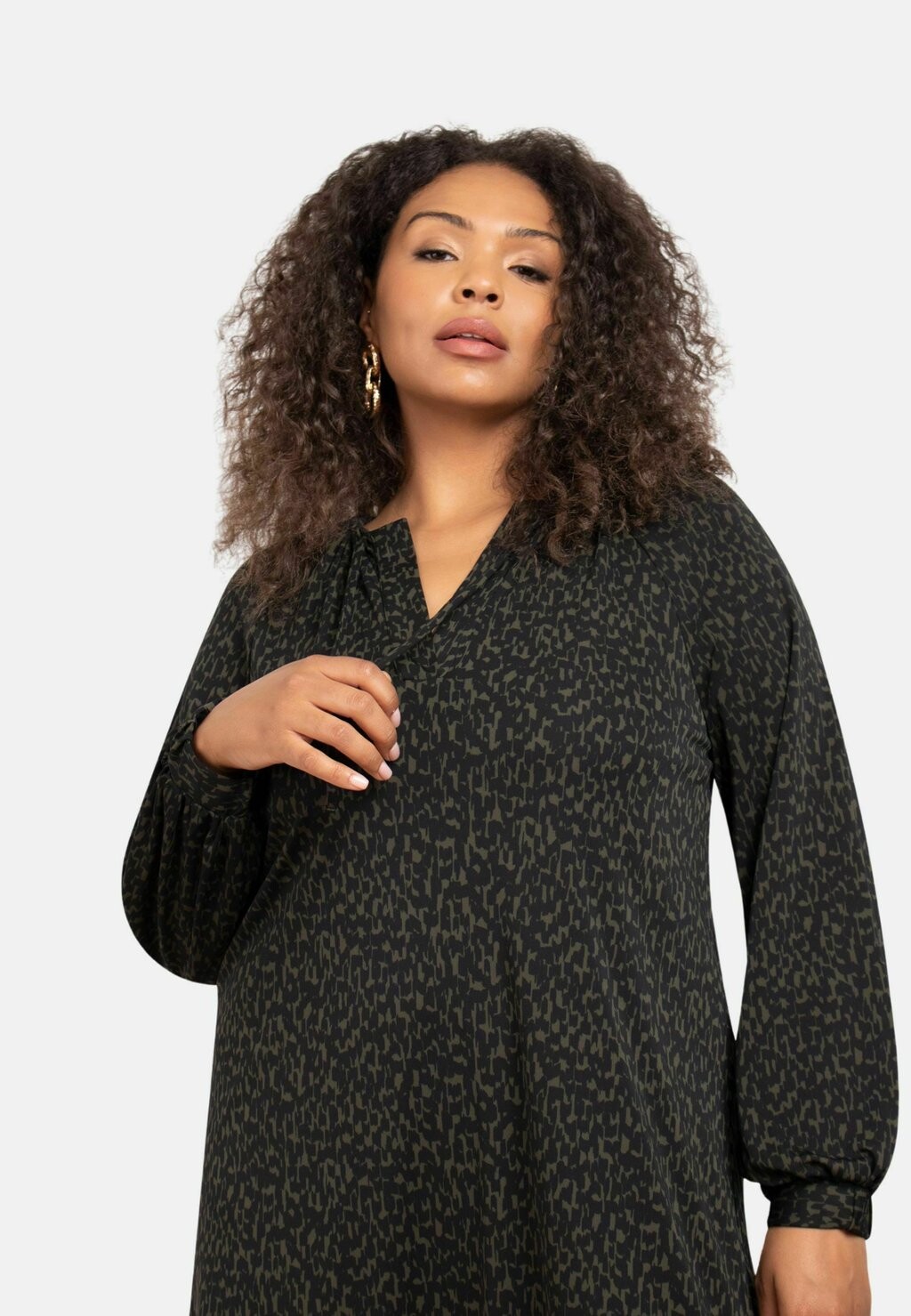 Платье из джерси DASH V-NECK Live Unlimited London, хаки
Платье из джерси DASH V-NECK Live Unlimited London, хаки