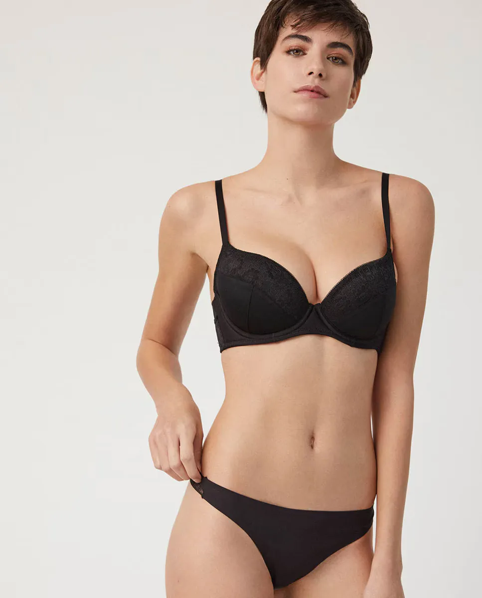 Бесшовные кружевные стринги Ysabel Mora, черный
Бесшовные кружевные стринги Ysabel Mora, черный