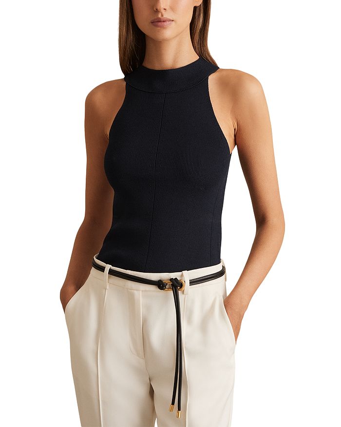 Кружевной топ с высоким воротом Lacey REISS, синий
Кружевной топ с высоким воротом Lacey REISS, синий