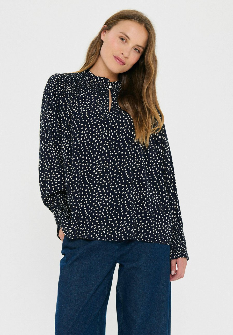 Блуза Saint Tropez MALIKA, Nightsky Creme Drea Dot/Light Red
Блуза Saint Tropez MALIKA, Nightsky Creme Drea Dot/Light Red