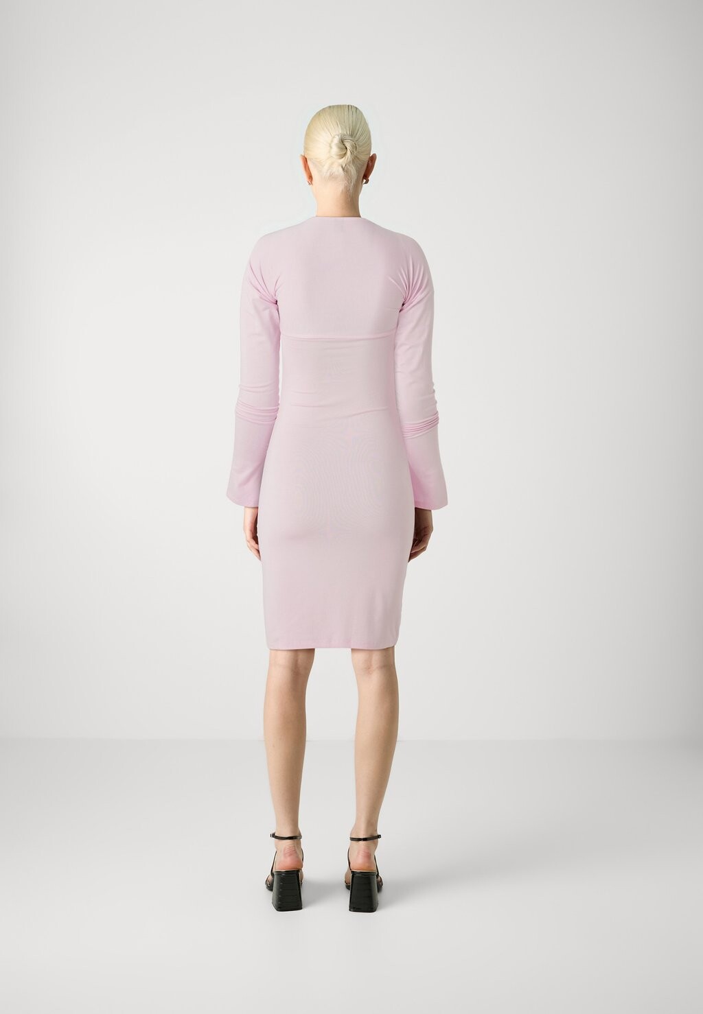 Платье из джерси SQUARE NECK MINI DRESS Gina Tricot, светло-розовый
Платье из джерси SQUARE NECK MINI DRESS Gina Tricot, светло-розовый