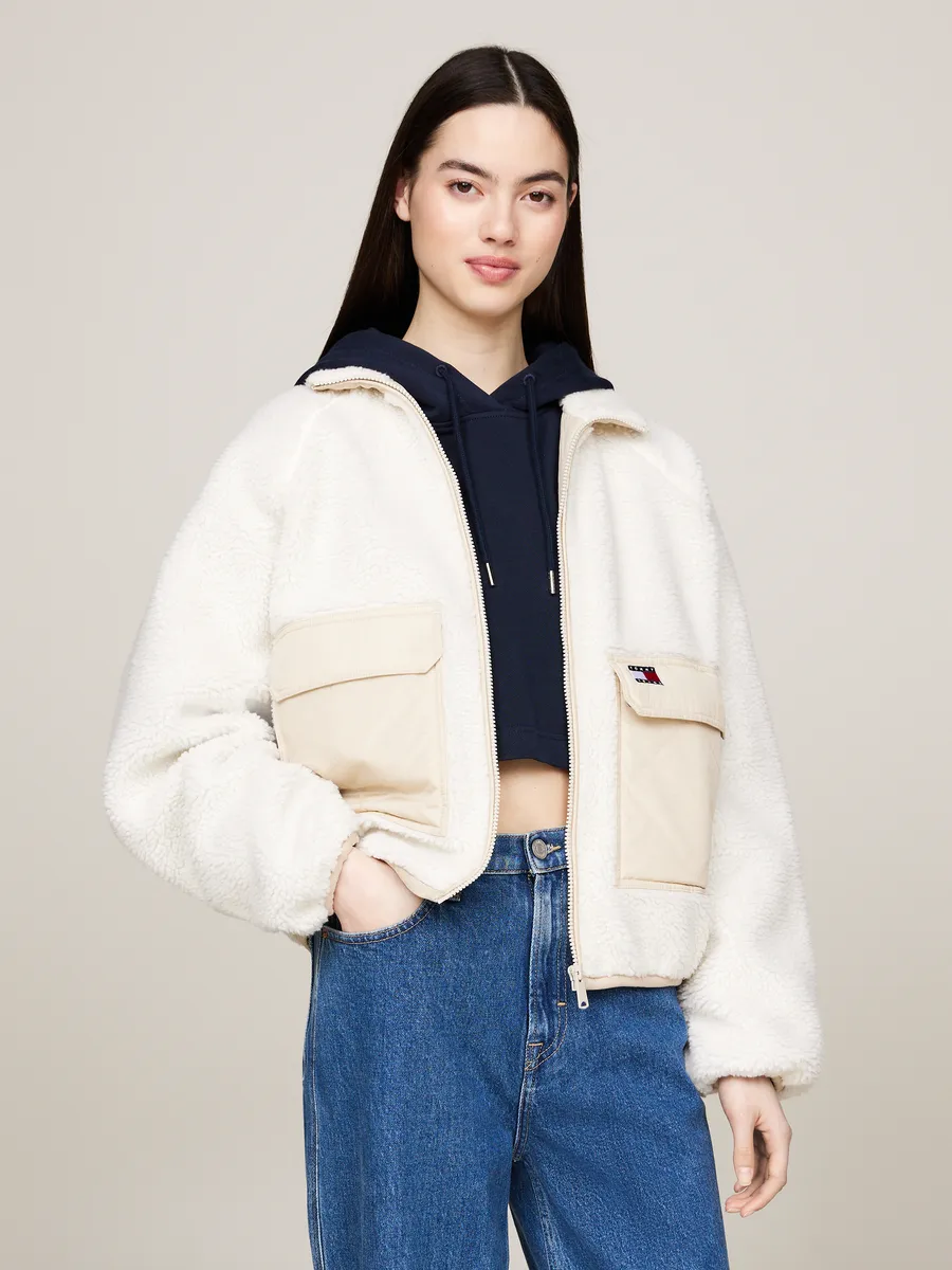 Куртка-бомбер Tommy Jeans "TJW CRP TEDDY MIX CLRBLK JACKET", модного укороченного кроя, белый
Куртка-бомбер Tommy Jeans "TJW CRP TEDDY MIX CLRBLK JACKET", модного укороченного кроя, белый