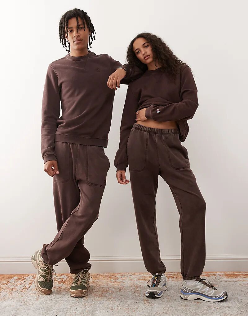 Спортивные брюки Champion унисекс с эластичными манжетами коричневого цвета
Спортивные брюки Champion унисекс с эластичными манжетами коричневого цвета