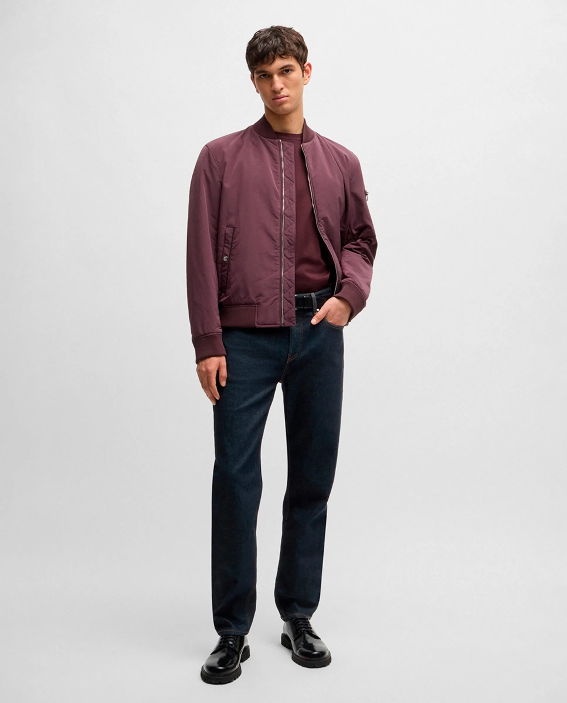 Джинсы Maine классического кроя из удобного эластичного денима Boss, темно-синий
Джинсы Maine классического кроя из удобного эластичного денима Boss, темно-синий