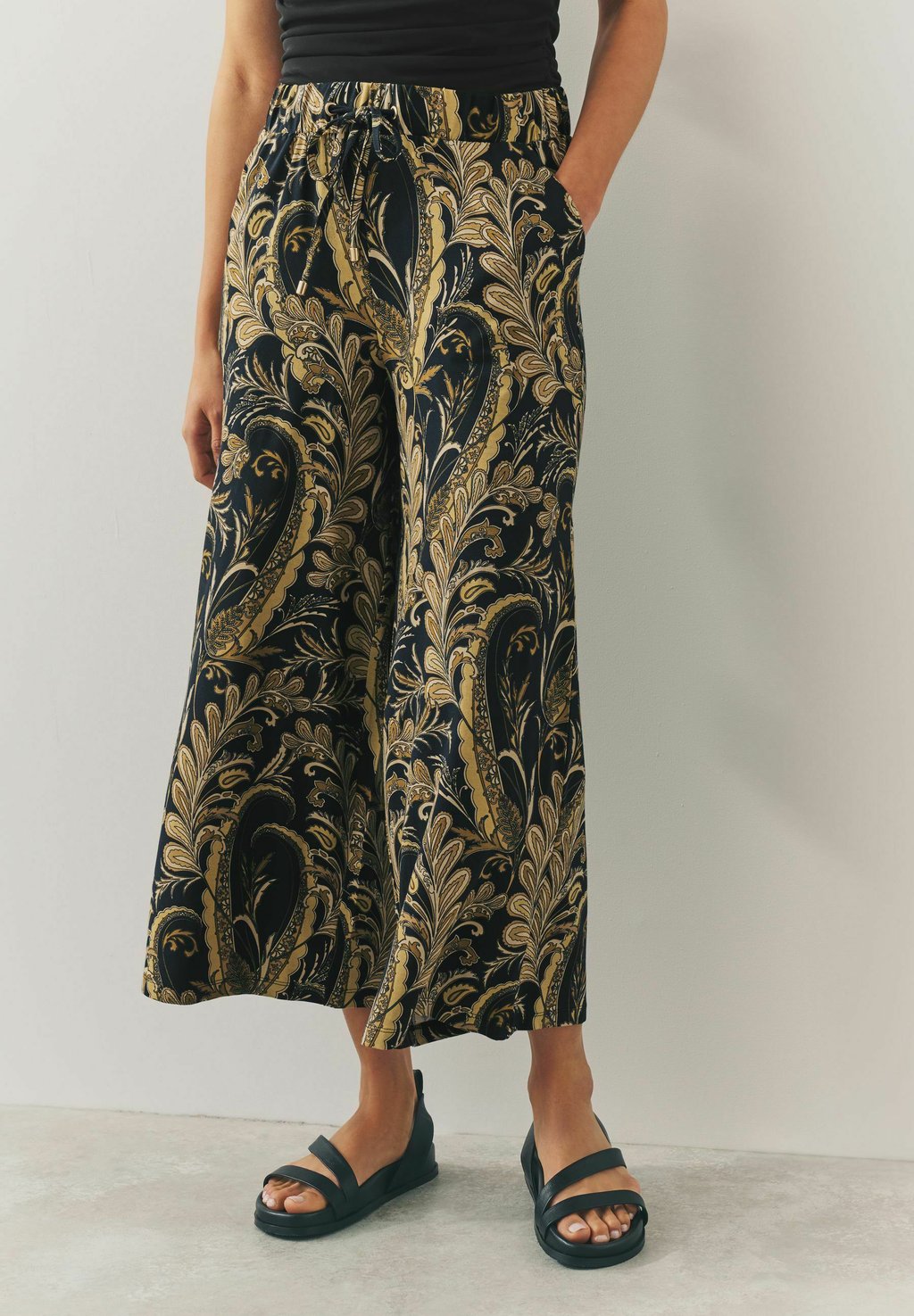 Брюки WIDE LEG Next, черный
Брюки WIDE LEG Next, черный