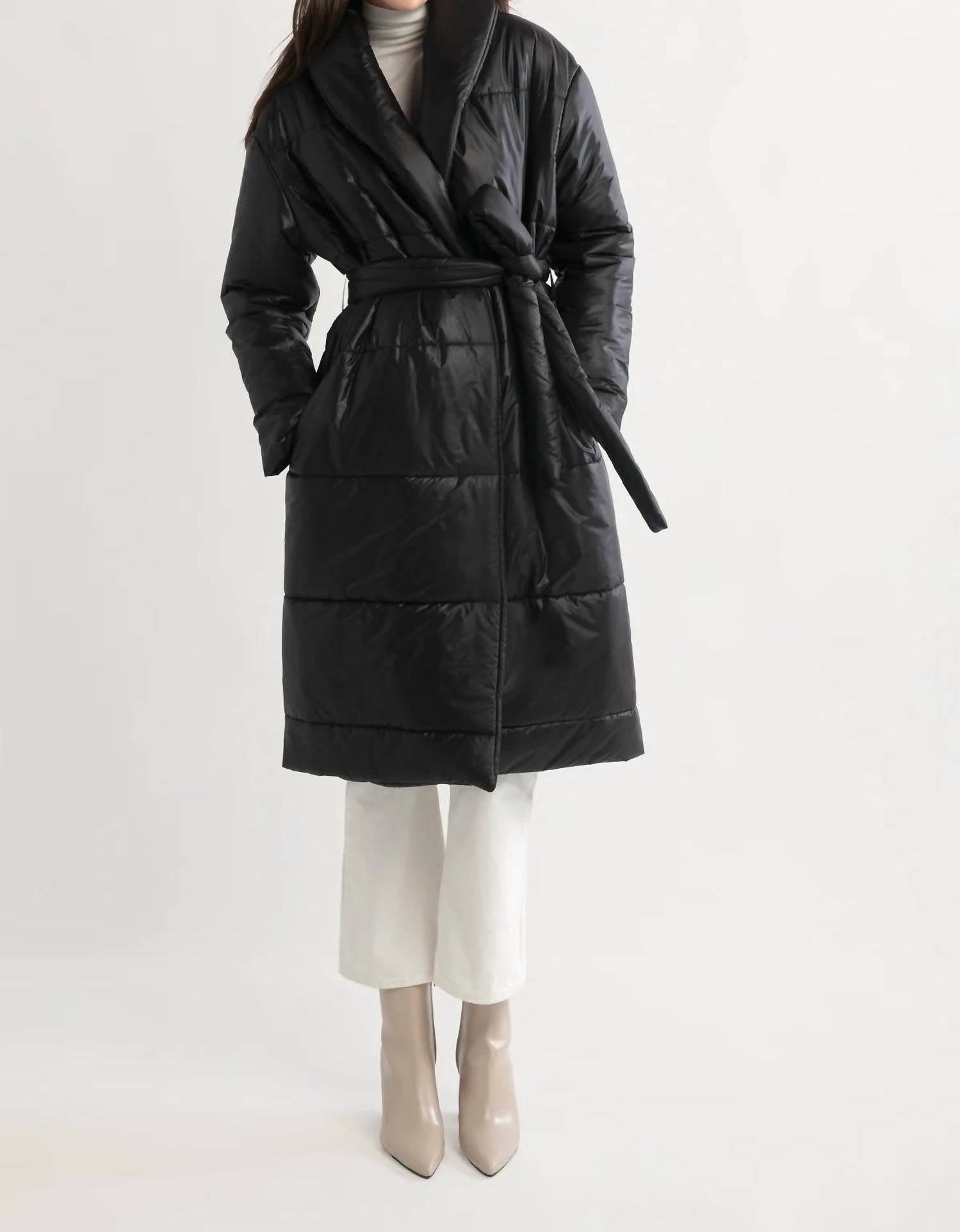 Черное длинное пуховик с глянцевым покрытием Look By M
Черное длинное пуховик с глянцевым покрытием Look By M