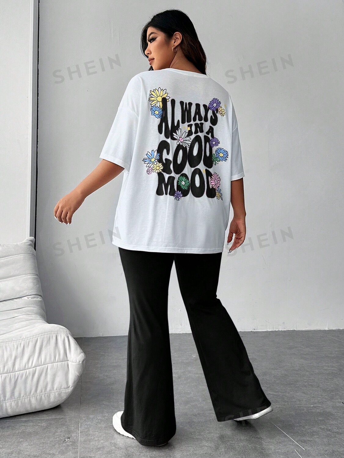 EZwear plus size, Буквенный узор, короткий рукав, топ + однотонный комплект, комплект брюк-клеш Shein, черно-белый
EZwear plus size, Буквенный узор, короткий рукав, топ + однотонный комплект, комплект брюк-клеш Shein, черно-белый