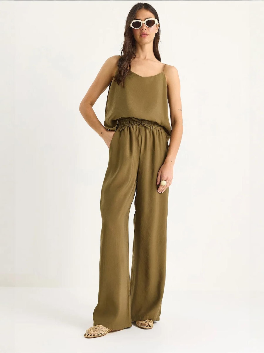 Брючный костюм Bianco Lucci, хаки
Брючный костюм Bianco Lucci, хаки