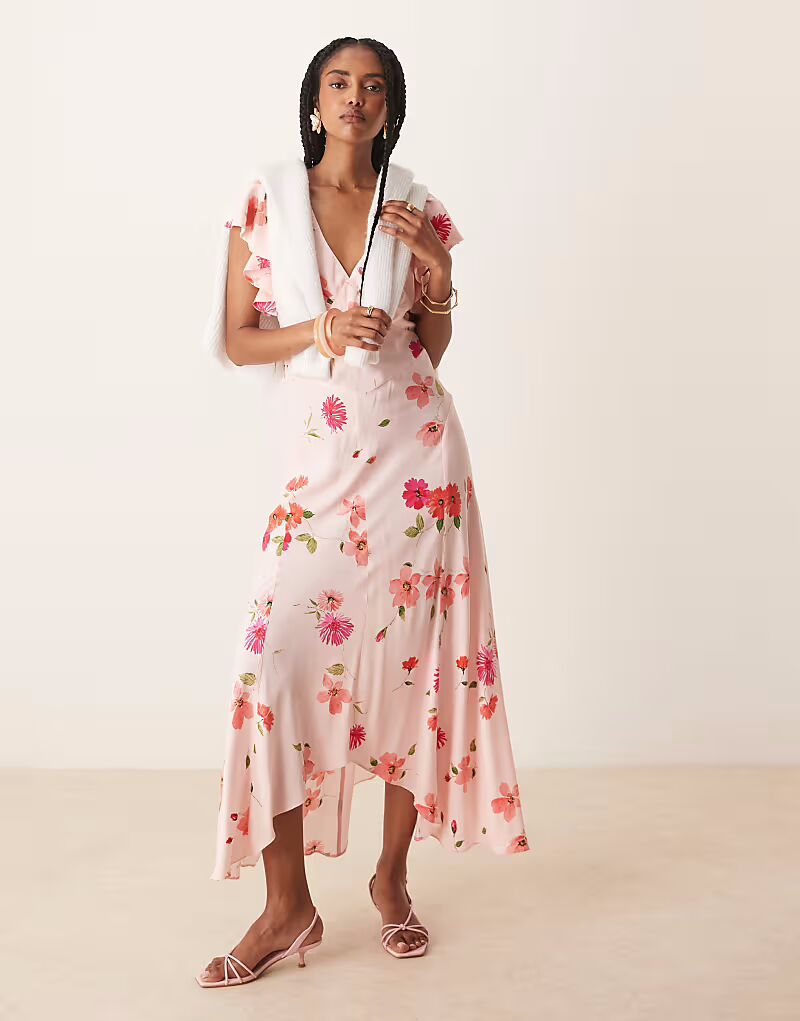 Платье-миди с оборками на рукавах от Nobody's Child Loubelle в розовом цветочном стиле
Платье-миди с оборками на рукавах от Nobody's Child Loubelle в розовом цветочном стиле