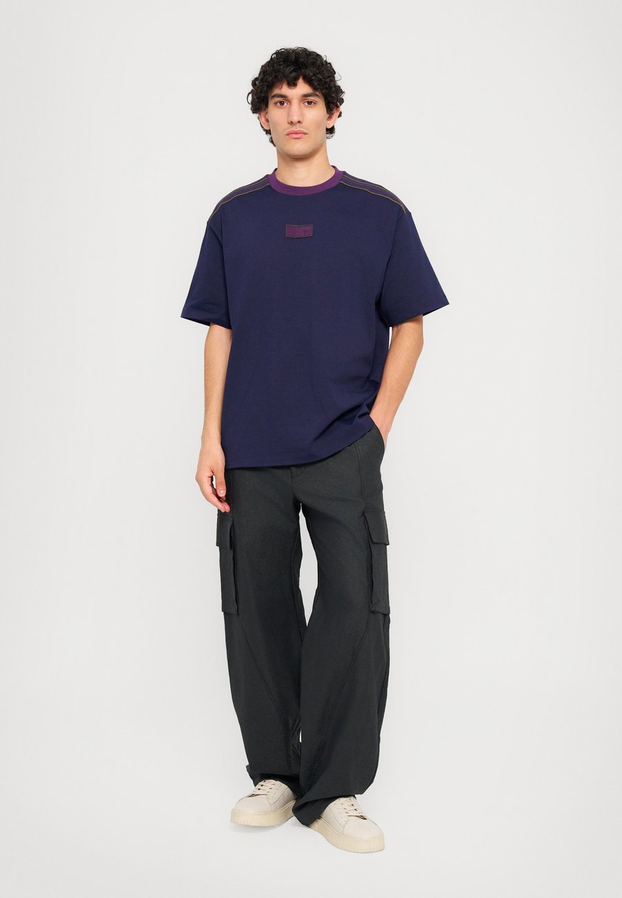 Футболка EA7 Emporio Armani TRAIN TAPE UNISEX, Evening Blue/Blue, Синий, Футболка EA7 Emporio Armani TRAIN TAPE UNISEX, Evening Blue/Blue
Футболка EA7 Emporio Armani TRAIN TAPE UNISEX, Evening Blue/Blue, Синий, Футболка EA7 Emporio Armani TRAIN TAPE UNISEX, Evening Blue/Blue