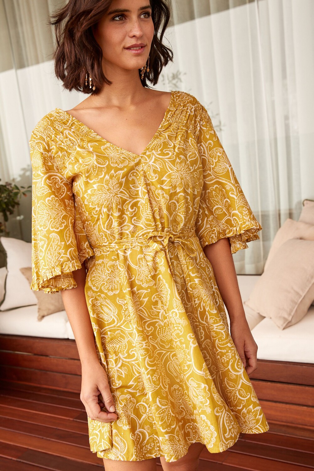 Хлопковое мини-платье с расклешенными рукавами и блестящей отделкой Next, желтый
Хлопковое мини-платье с расклешенными рукавами и блестящей отделкой Next, желтый