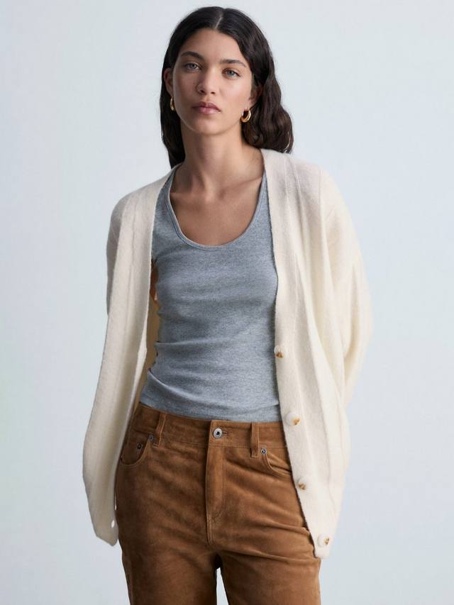 Кардиган в рубчик с v-образным вырезом taldote Mango, светло-бежевый
Кардиган в рубчик с v-образным вырезом taldote Mango, светло-бежевый